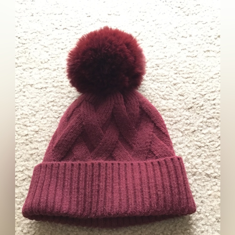 Cozy Pom Pom Knit Beanie - Burgundy